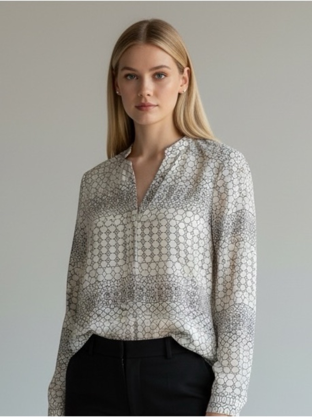 Banana Republic Geometric Print V-Neck Blouse Ivory Black Roll Tab Sleeve Small